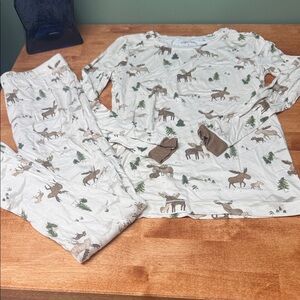 Angel Dear Kids Moose Print Pajamas - Cream and Brown, size 8, EUC